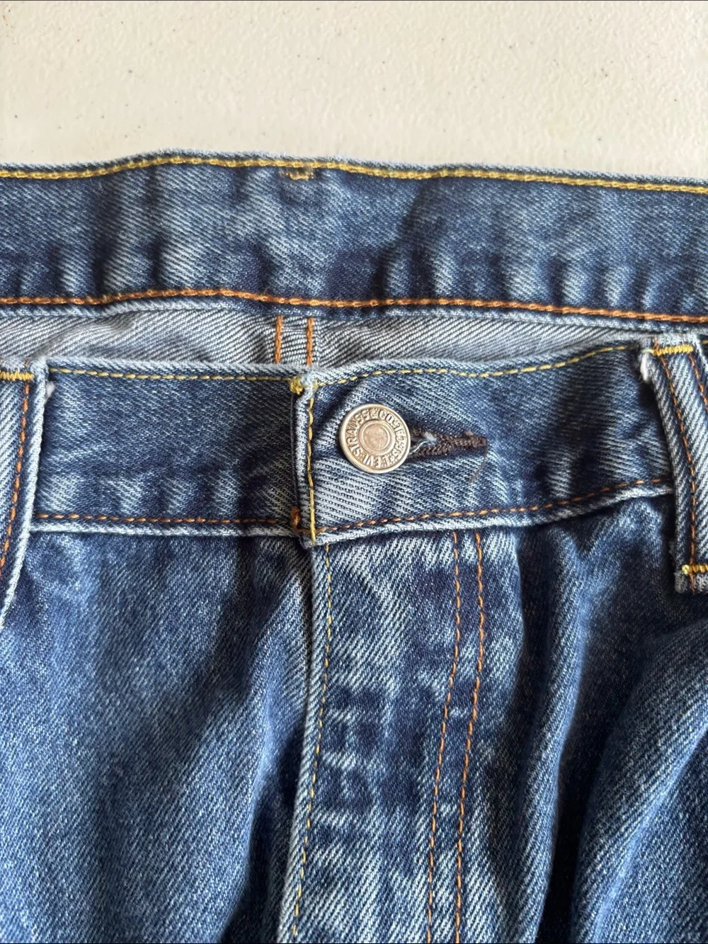 Levi's 550 Relaxed Fit Jeans in Medium Blue Denim 40/30
